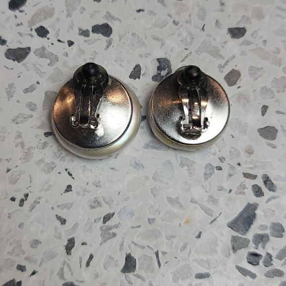 SIMAN TU Clip On Pearl Earrings - Picture 4 of 6